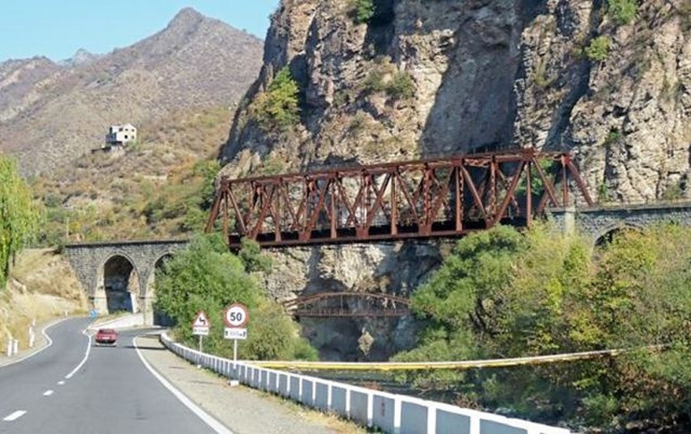 Ադրբեջանը 14 միլիոն մանաթ (8 միլիոն դոլար) է հատկացրել Իրանի հետ կամրջի շինարարությունը շարունակելու համար Ադրբեջանը 14 միլիոն մանաթ (8 միլիոն դոլար) է հատկացրել Իրանի հետ կամրջի շինարարությունը շարունակելու համար