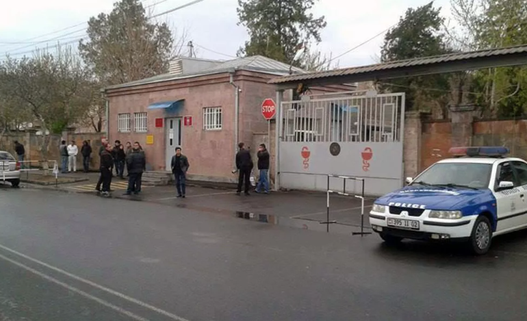 Ադրբեջանի ԶՈւ կրակոցից վիրավորված զինծառայողը վիրահատվել է Ադրբեջանի ԶՈւ կրակոցից վիրավորված զինծառայողը վիրահատվել է