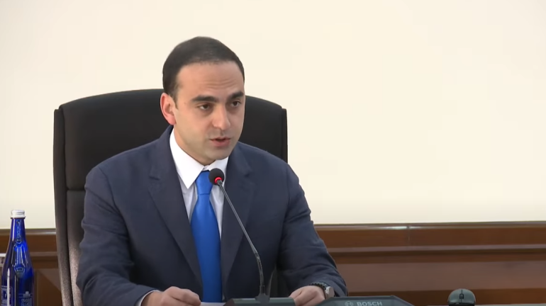 Այլևս չենք հանդուրժելու «բախչաները» և «քոլիկները», տարբերություն չկա՝ բյուջեի փողն են գողանում, թե՝ համայնքային հողը․ Ավինյան (տեսանյութ)