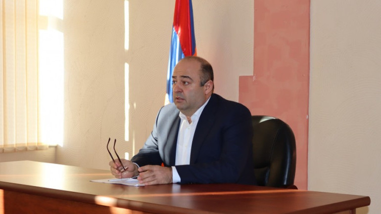 Որտեղից են հայտնվել արյան հետքերը քաղաքացու դեմքին և վերնաշապիկին, տեղյակ չենք․ Ստեփանավանի համայնքապետարանն ապատեղեկատվություն է որակել նախօրեին տարածված լուրերը Որտեղից են հայտնվել արյան հետքերը քաղաքացու դեմքին և վերնաշապիկին, տեղյակ չենք․ Ստեփանավանի համայնքապետարանն ապատեղեկատվություն է որակել նախօրեին տարածված լուրերը