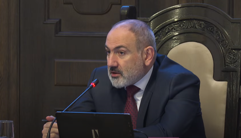 Մեզ մեղադրում են՝ փողը տալիս եք, հետո քար ու փայտով ընկնում եք մեր հետևից․ Նիկոլ Փաշինյան (տեսանյութ) Մեզ մեղադրում են՝ փողը տալիս եք, հետո քար ու փայտով ընկնում եք մեր հետևից․ Նիկոլ Փաշինյան (տեսանյութ)