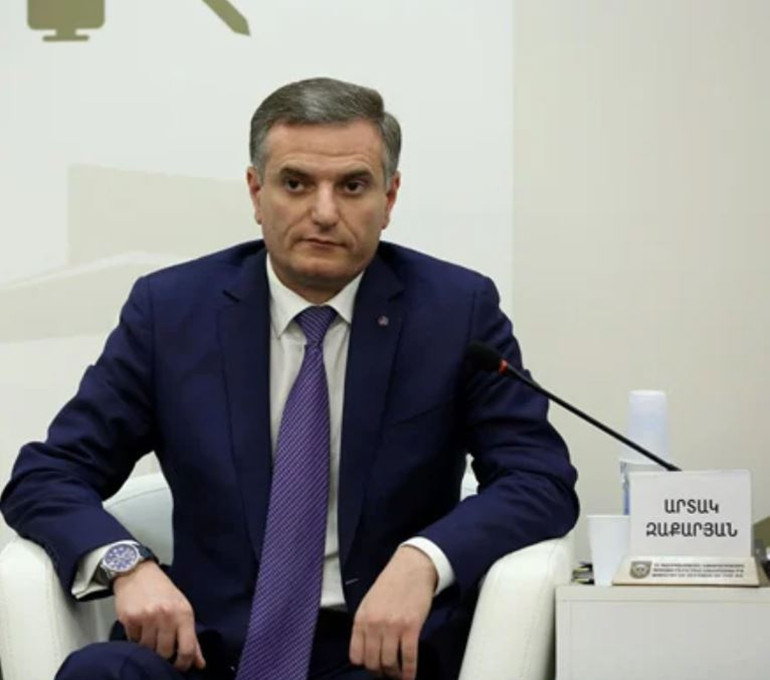 Նիկոլ Փաշինյանը չի հանձնվելու, բայց քայլ առ քայլ հանձնելու է մեր սուվերենությունը, անկախ պետականություն ունենալու և անվտանգ ապրելու մեր իրավունքը. Արտակ Զաքարյան Նիկոլ Փաշինյանը չի հանձնվելու, բայց քայլ առ քայլ հանձնելու է մեր սուվերենությունը, անկախ պետականություն ունենալու և անվտանգ ապրելու մեր իրավունքը. Արտակ Զաքարյան