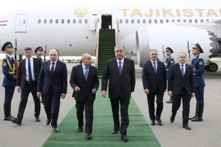 Տաջիկստանի նախագահն այցելել է Ադրբեջան
