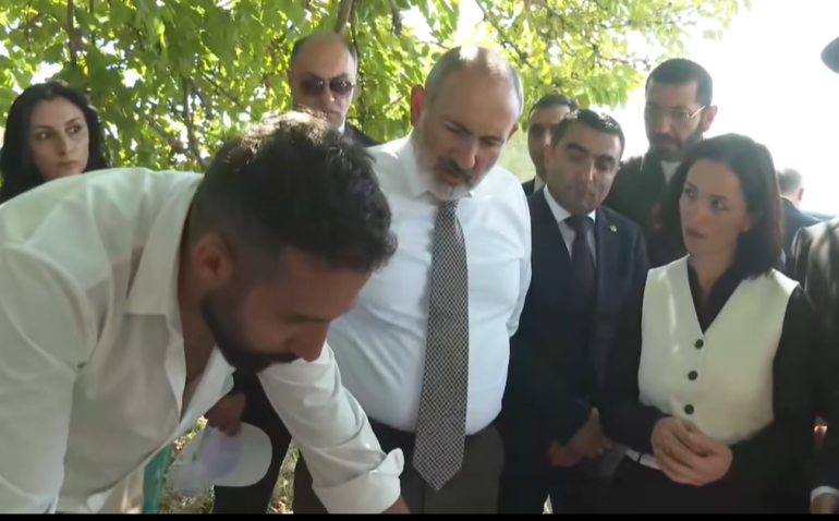 «Սա հայկական Պոմպեյն է», «մեծ տուրիստական հոսքեր կբերի». Փաշինյանը Հին Արտաշատի գետամերձ հատված է այցելել (տեսանյութ)