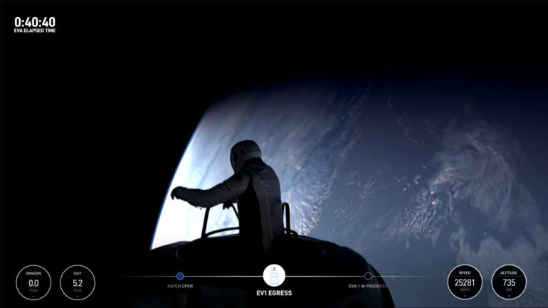 SpaceX-ի տիեզերական զբոսաշրջիկները պատմության մեջ առաջին անգամ դուրս են եկել բաց տիեզերք