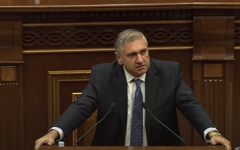 Մի քաղաքական ուժ, որը պադավատներին դեմ էր, պադավատների վրա նույնքան գումար է ծախսել, որքան պարտք է վերցրել Գյումրու համար. Արթուր Խաչատրյան (տեսանյութ) Մի քաղաքական ուժ, որը պադավատներին դեմ էր, պադավատների վրա նույնքան գումար է ծախսել, որքան պարտք է վերցրել Գյումրու համար. Արթուր Խաչատրյան (տեսանյութ)