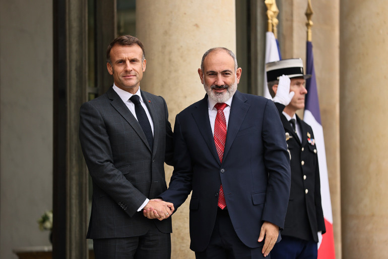 Փաշինյան-Մակրոն հանդիպմանը քննարկվել են երկկողմ հարաբերությունների հետևողական զարգացմանն առնչվող հարցեր (տեսանյութ) Փաշինյան-Մակրոն հանդիպմանը քննարկվել են երկկողմ հարաբերությունների հետևողական զարգացմանն առնչվող հարցեր (տեսանյութ)