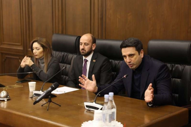 ԱԺ նախագահը և ՔՊ-ական ևս երկու պատգամավոր առաջարկում են փոփոխություն կատարել օրհներգում, փոխել վերջին քառատողի տեղը. նախագիծ են մշակել