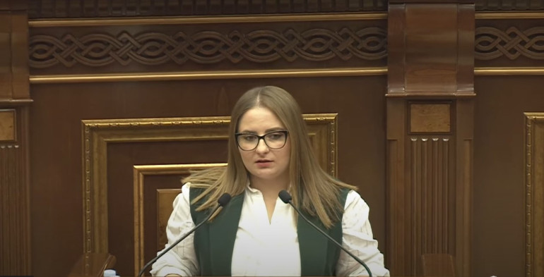 Ռուբեն Ռուբինյանը, նայելով Գեղամ Մանուկյանի աչքերին, ում եղբայրը Բաքվում է, ասաց, թե ընդդիմությունը թքած ունի գերիների վրա. Քրիստինե Վարդանյան (տեսանյութ) Ռուբեն Ռուբինյանը, նայելով Գեղամ Մանուկյանի աչքերին, ում եղբայրը Բաքվում է, ասաց, թե ընդդիմությունը թքած ունի գերիների վրա. Քրիստինե Վարդանյան (տեսանյութ)