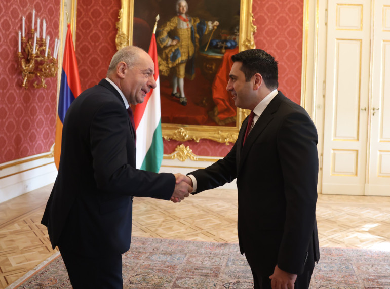 Ալեն Սիմոնյանն ու Հունգարիայի նախագահն անդրադարձել են Հայաստանի ու Ադրբեջանի միջև խաղաղության պայմանագրի ստորագրմանը Ալեն Սիմոնյանն ու Հունգարիայի նախագահն անդրադարձել են Հայաստանի ու Ադրբեջանի միջև խաղաղության պայմանագրի ստորագրմանը
