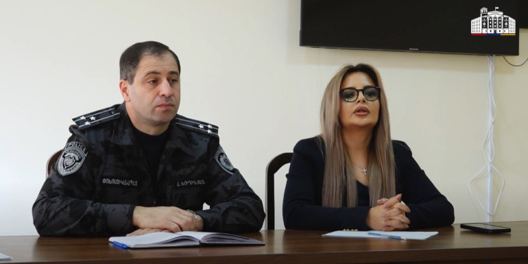 ՆԳՆ-ին կից Կանանց խորհրդի հանդիպմանը կին պարեկները խոսել են ծառայությունն ընտրելու մոտիվացիայի մասին (տեսանյութ) ՆԳՆ-ին կից Կանանց խորհրդի հանդիպմանը կին պարեկները խոսել են ծառայությունն ընտրելու մոտիվացիայի մասին (տեսանյութ)