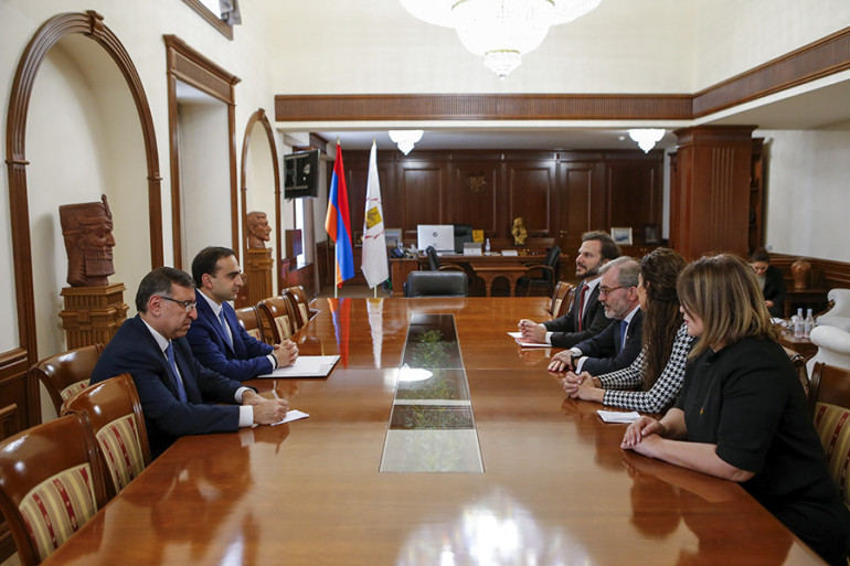 Արարատ Միրզոյանը Բունդեսթագի ներկայացուցչի հետ հանդիպմանը ներկայացրել է մարդու իրավունքների պաշտպանության ոլորտում իրականացվող բարեփոխումները Արարատ Միրզոյանը Բունդեսթագի ներկայացուցչի հետ հանդիպմանը ներկայացրել է մարդու իրավունքների պաշտպանության ոլորտում իրականացվող բարեփոխումները