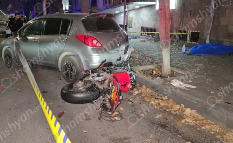 Երևանում ոստիկանության կապիտանը «Honda» մոտոցիկլով բախվել է «GAZel»-ին. հետո մոտոցիկլը բախվել է կայանված «Nissan»-ին և կողաշրջվել