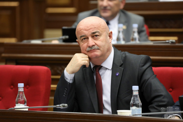 Որոշում կայացրել եմ մանդատը վայր դնելու` վարչապետի խնդրանքի հետ կապված. Հովիկ Աղազարյան Որոշում կայացրել եմ մանդատը վայր դնելու` վարչապետի խնդրանքի հետ կապված. Հովիկ Աղազարյան