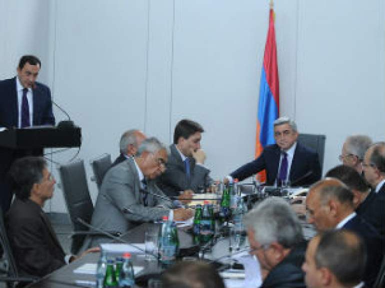 Президент Серж Саргсян назвал ситуацию в области здравоохранения позорной
