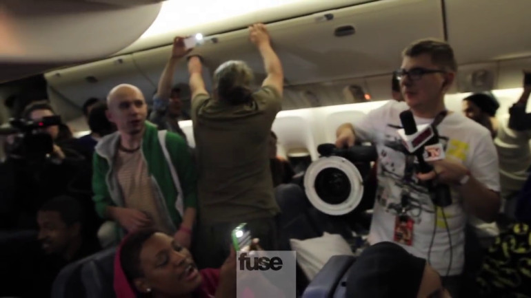 Streaker on Rihanna's 777 Tour Plane!