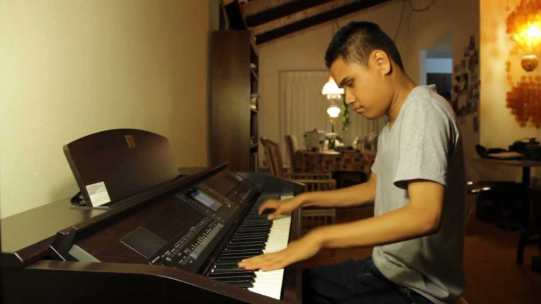 Blind piano prodigy plays Ganhnam Style, hearing it just twice