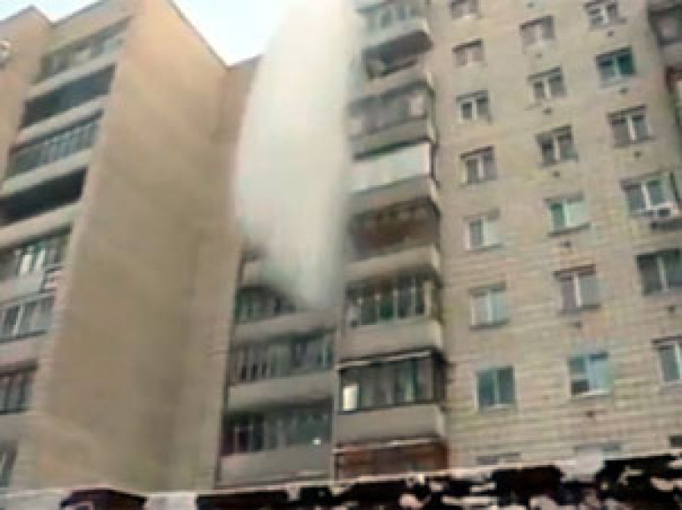 Boiling water freezes instantly in Siberia