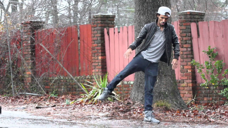 Unprecedented flexibility - boy's dancing becomes web hit