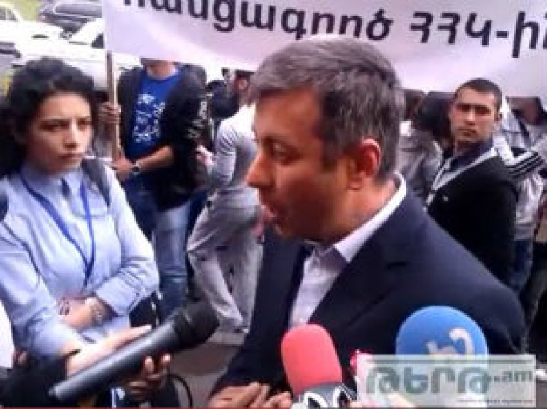 Активисты АНК требуют отставки Тарона Маргаряна