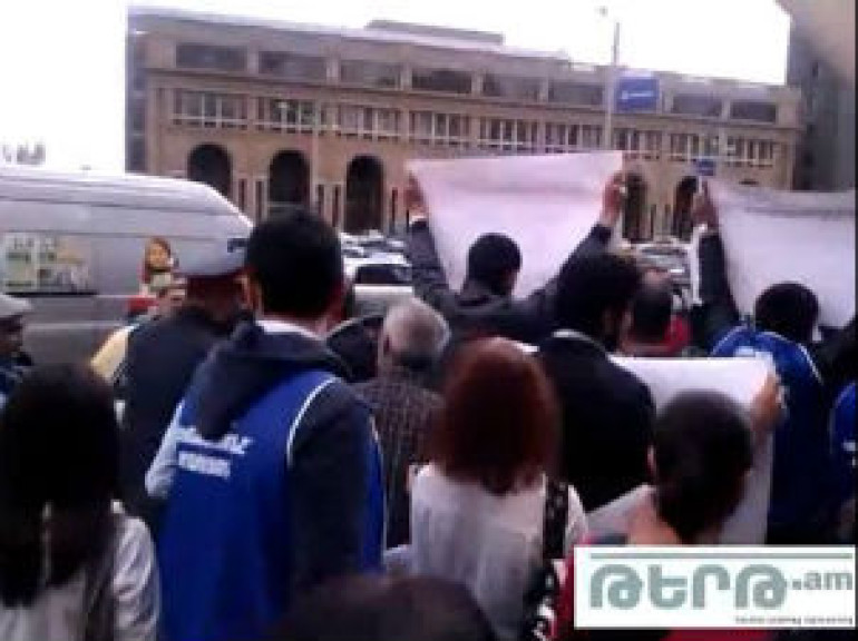 Ակցիա քաղաքապետարանի առջև