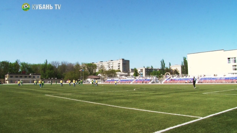 Armenian Footballer Strikes Gaol into Cuban's Fence