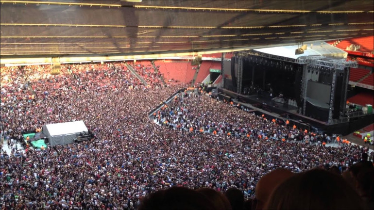 Emirates Stadium - Crowd singing along to Bohemian Rhapsody