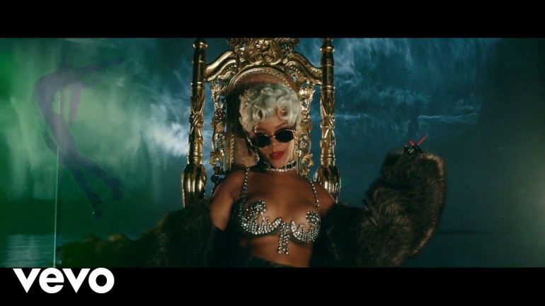 Rihanna - Pour it Up