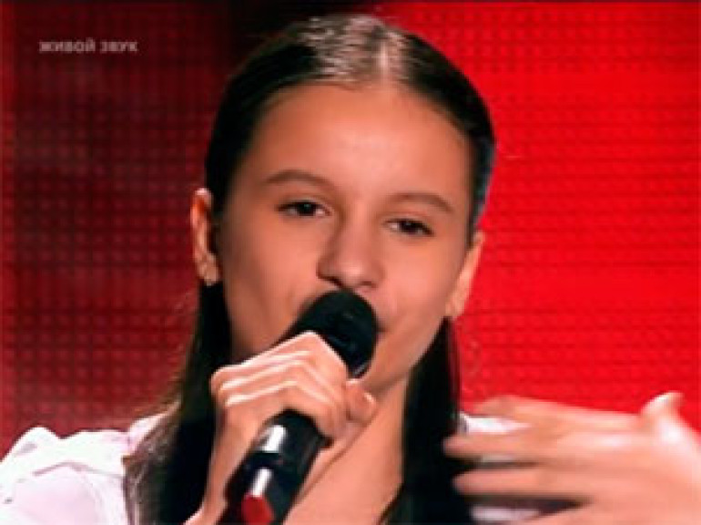 Armenian Young Singer Vicotria Hovhannisyan in Russian Music Show