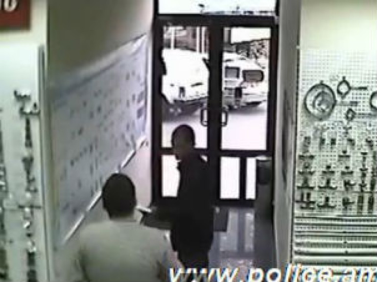 Camera Fixes Man Stealing Money (Armenian Police Video)