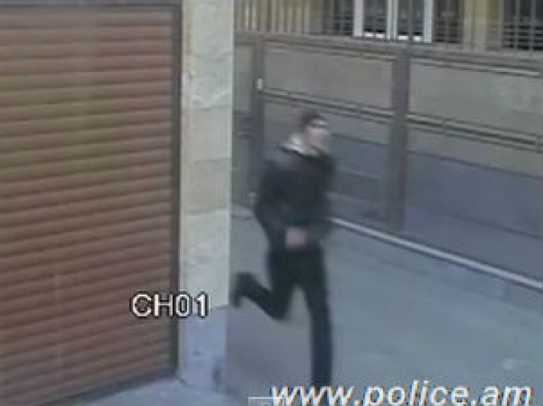 Camera Fixes Man Committing Gang Attack