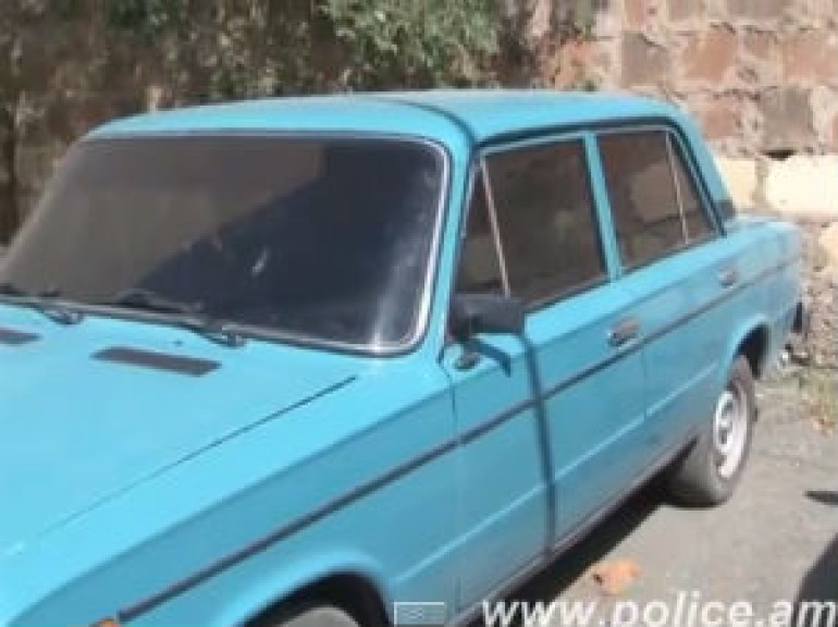 How Robbers Broke into Sleeping Driver's Car (Armenian Police video)