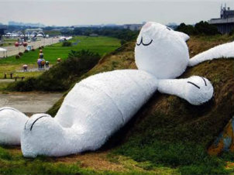 Raw: Artist Creates Giant Rubber Rabbit