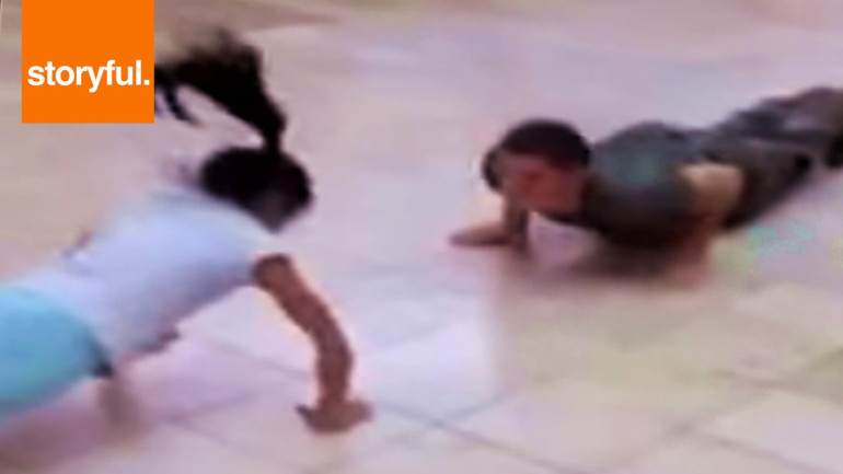 Աղջնակը հրում վարժություն մրցումում հաղթում է բանակի կուրսանտին