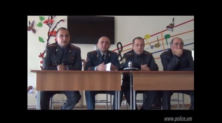 Ոստիկանները հանդիպումներ են անցկացնում դպրոցներում