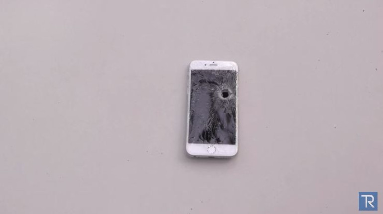 Ամերիկացին փորձարկել է iPhone 6-ը՝ նրա վրա կրակելով