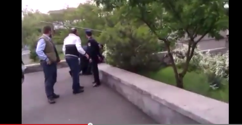 Միջադեպ Արաբկիրի ընդհանուր իրավասության դատարանի մոտ. Aravot.am