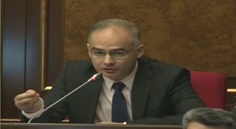 Ձեր գործողություններով մի լարեք մթնոլորտը Լ. Զուրաբյանը`Գ. Սահակյանին