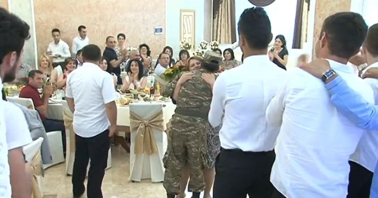 Հայ զինվորի անակնկալը ծնողներին