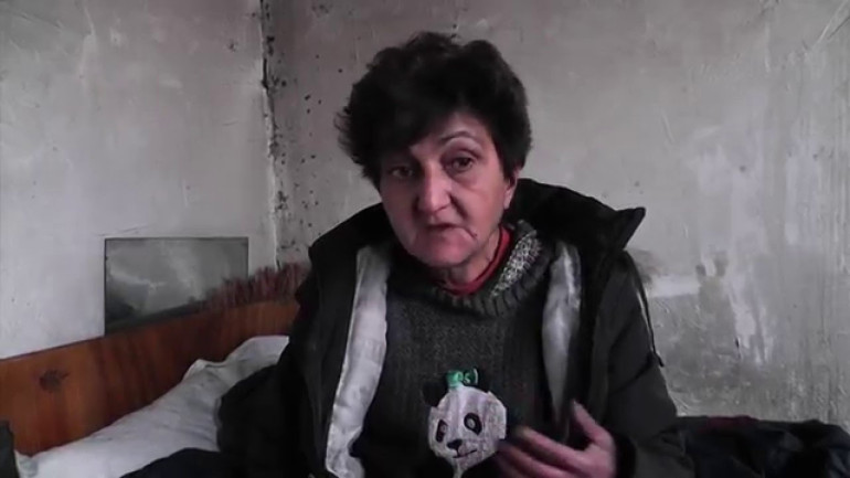 Կինը 17 տարի ապրում է մոմի լույսով