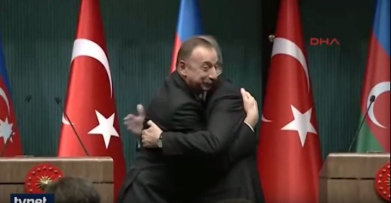 Ինչպես են Ալիևն ու Էրդողանը ողջագուրվում