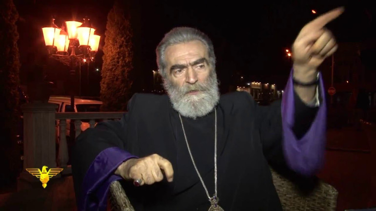 Պետք է ծնկի բերենք թշնամուն, որ վերջնական զինադադար ստորագրի. Պարգև Սրբազան