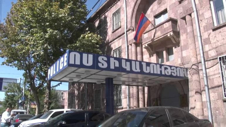 Ոստիկաններին տեսնելով՝ թմրամիջոցը նետել էր գետին և ոտքով փշրել