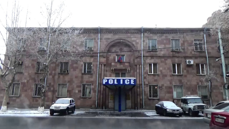 Շորթում կնոջից՝ անձնական բնույթի տեղեկություննները ամուսնուն չհայտնելու համար