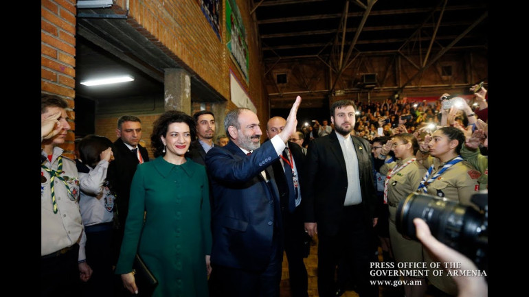 Iranian-Armenians Give Warm Welcome to Armenian Prime Minister