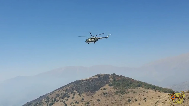 «Արևիկ» ազգային պարկում հրդեհաշիջման աշխատանքներին մասնակցում է ավելի քան 100 մարդ, ներգրավվել է նաև ՊՆ ուղղաթիռ