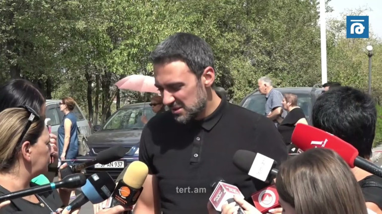 Այդ բերետավորը գիտի՞՝ ինքը ողջ է, որովհետև այդ ծնողի երեխան է այստեղ թաղված․ Արամ Վարդևանյանը հուզվեց