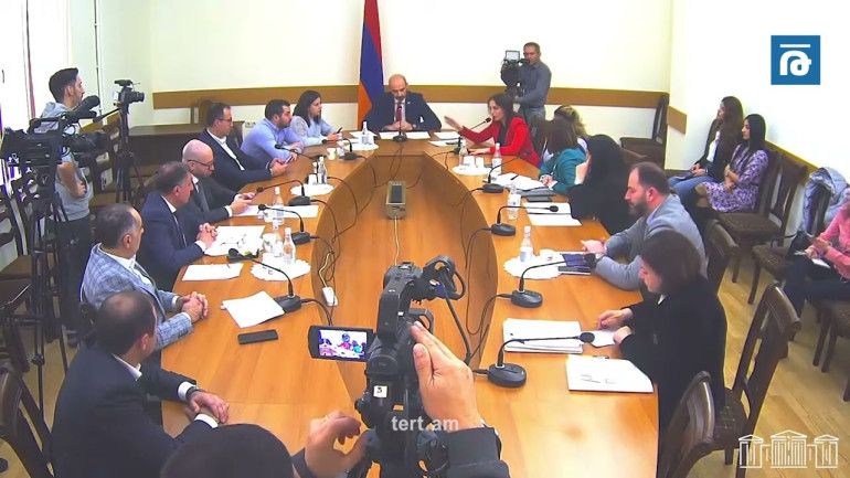 Լուսինե Բադալյանը բարկացավ Ավանեսյանի վրա և դուրս եկավ սենյակից