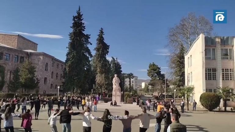 Այսօր Արցախի Մարտունի քաղաքի կենտրոնական հրապարակում շուրջպար են պարել