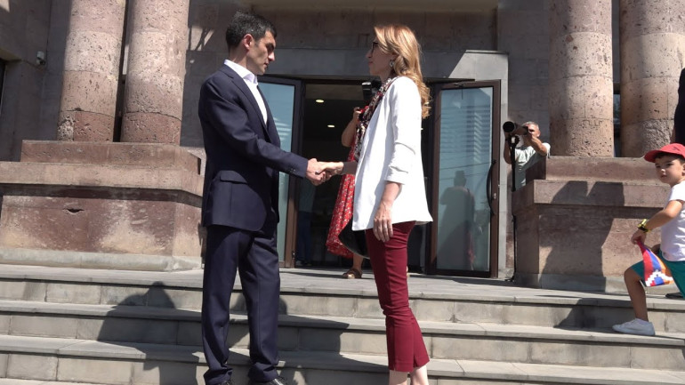 Մենք տեսնում ենք, որ Արցախում առաջնորդության խնդիր կա, բայց պետք է անցնցում հանգուցալուծել իրավիճակը․ Մանե Թանդիլյան